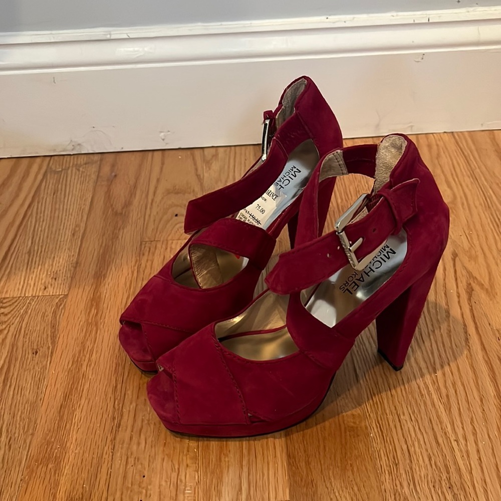 Michael Kors raspberry color suede pump